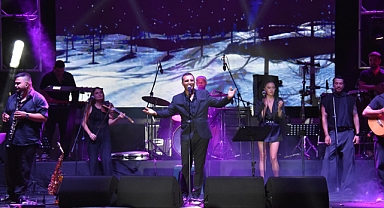 Ferhadanlı Karpuz Şenliğinde Rafet El Roman Fırtınası Esti