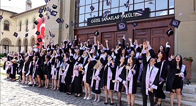 GÜZEL SANATLAR FAKÜLTESİNDE MEZUNİYET HEYECANI