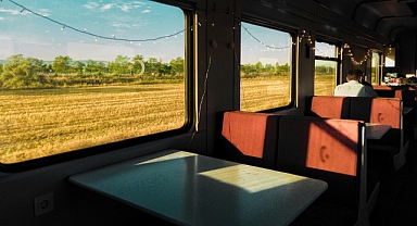 Keyif Dolu Trenle Seyahat Deneyimi: Doğanın İçinde Huzur