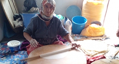 KÖY KADINLARI GELENEKSEL YUFKA SANATINI YAŞATIYOR