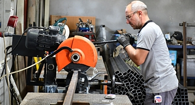 LÜLEBURGAZ BELEDİYESİ DURAK ÜRETİMİNE DEVAM EDİYOR