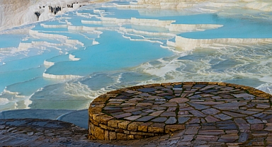 Pamukkale Travertenleri: Yaz Mevsiminde Doğanın Eşsiz Güzelliği