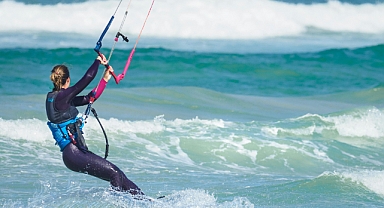 Rüzgar Sörfü: Yazın Enerjisiyle Dolup Taşmanın Keyfi