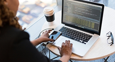 Türkiye’de Yazılım Mühendisliğine Talep Artıyor: Saygın Meslek Popülerliğini Koruyor