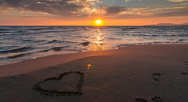 Yaz Mevsiminde Gün Batımının Büyüleyici Güzelliği