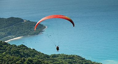 Yazın Heyecanı Paraşütle Yükseliyor: Adrenalin Tutkunları İçin En İyi Rotalar!