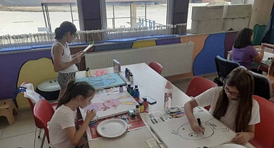 Babaeski'de Minik Sanatçılardan Tuval Boyama Etkinlikleri