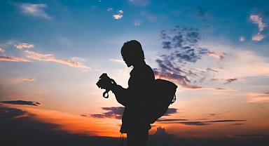 Fotoğrafçılık Mesleğinde Başarının Anahtarı: Fotoğraf Makinesi Alırken Nelere Dikkat Edilmelidir?