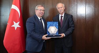 TRAKYA ÜNİVERSİTESİ REKTÖRÜ PROF. DR. MUSTAFA HATİPLER GÖREVE BAŞLADI