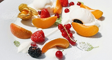 Yazın Tadı Şeftali ile Çıkıyor: Sağlıklı ve Lezzetli Şeftali Tarifleri