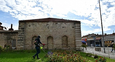 Babaeski Belediyesi, İlçe Genelinde Ot Biçme Çalışmalarını Sürdürüyor