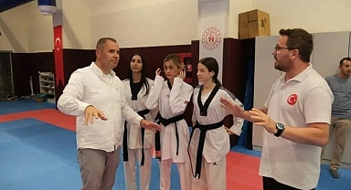 Başkan Derya Bulut, Kırklareli'nin Başarılı Taekwondo Sporcularıyla Bir Araya Geldi