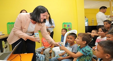 BAŞKAN GENCAN AKIN, OKUL SÜTÜ DAĞITIMINA KATILDI