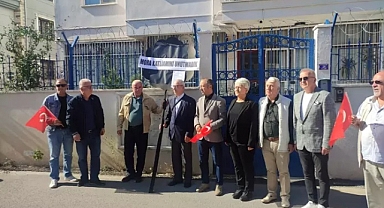 Edirne’de, Mora Katliamı’nın yıl dönümünde Yunanistan konsolosluğuna siyah çelenk