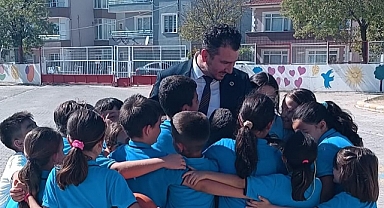 Fırat Yayla, Mimar Sinan İlkokulu'nda Öğrencilerle Buluştu