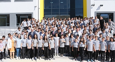 İstiklal Ortaokulu'nu Ziyaret Ettiler