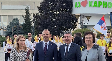 Kırklareli Belediyesi Halk Oyunları Ekibi, Karnobat Balkan Sanat Festivali'nde Sahne Aldı