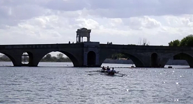 Meriç Nehri'nde Balkan Kürek Şampiyonası başladı