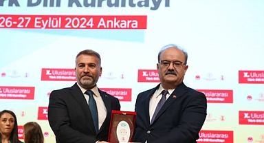 MİLLÎ EĞİTİM BAKANLIĞINA TÜRK DİLİNE HİZMET ÖDÜLÜ