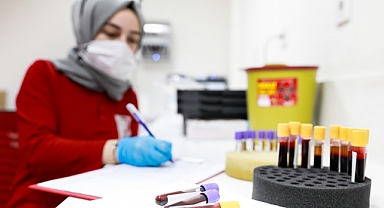 TÜRK KIZILAY 1 MİLYON KÖK HÜCRE BAĞIŞÇI ADAYIYLA NAKİL BEKLEYEN HASTALARA UMUT OLUYOR