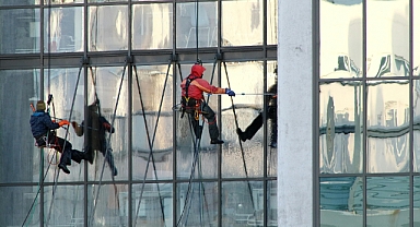 Türkiye’de Yüksek Binaların Pencere Temizliği: Popüler ve Gelişen Bir Meslek