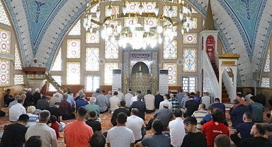 Vali Uğur Turan, Ahilik Haftası Kapsamında Mevlid-i Şerif Programına Katıldı