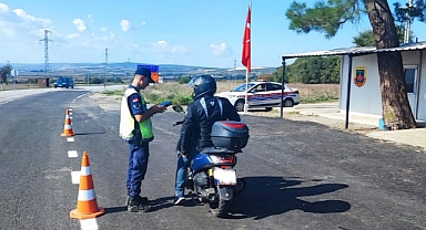 Vize’de Trafik Denetimleri Sürüyor: Çakıllı Beldesi’nde Emniyet Kemeri ve Kask Denetimi