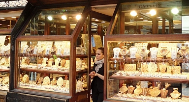 Altın Almak İsteyenler İçin Piyasa Hareketleri Dikkat Çekiyor