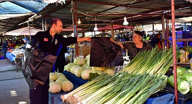 Babaeski'de Pazar Yerinin Temizliği İçin Zabıta Çalışmaları