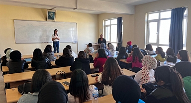 Babaeski Meslek Yüksekokulu Mezunu Büşra Doğan, Öğrencilerle Deneyimlerini Paylaştı