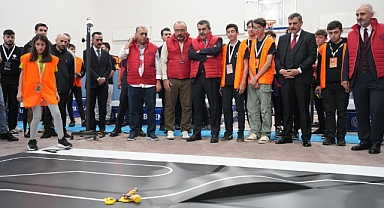 BAKAN TEKİN, 16. ULUSLARARASI MİLLÎ EĞİTİM BAKANLIĞI ROBOT YARIŞMASI'NA KATILDI