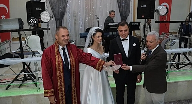 Demirköy Kaymakamı Ertuğrul Bayram, MHP İl Başkanı Şaban Savaşan’ın Kızı Şeyda İle Evlendi