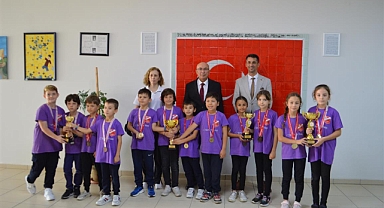 Derece Alan Sporcular Kaymakam'ı Ziyaret Etti