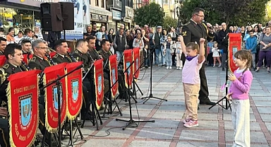 Edirne'de askeri bandonun 29 Ekim konserinde çocuklar şeflik yaptı
