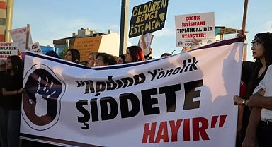 Edirne’de kadınlar, siyah giyerek kadın, çocuk ve hayvanlara şiddeti protesto etti
