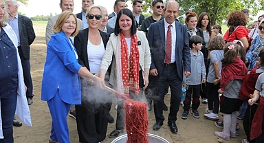 “EDİRNE KIRMIZISI”NIN ELDE EDİLDİĞİ KÖK BOYA BİTKİSİNİN HASADI YAPILDI