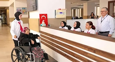 Fakülte hastanesinde 63 öğrenci, hastalara refakatçi oldu