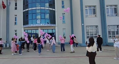 'Pembe Balonlar' Gökyüzüne Yükseldi