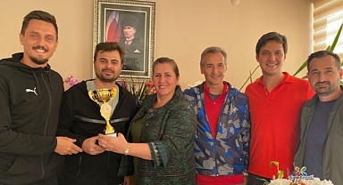 Sevinçlerini İlçe Milli Eğitim Müdürü Kadriye Tokat ile Paylaştılar