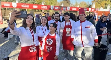 Edirne'de liseli şefler, en lezzetli 'ciğer sarma'yı yapmak için yarıştı