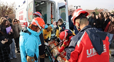 EĞİTİM FAKÜLTESİNDE DEPREM FARKINDALIK TATBİKATI GERÇEKLEŞTİRİLDİ
