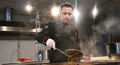 Lüleburgaz Belediyesi'nden İhtiyaç Sahiplerine Sıcak Yemek Yardımı: Sevgi Mutfağı Devam Ediyor