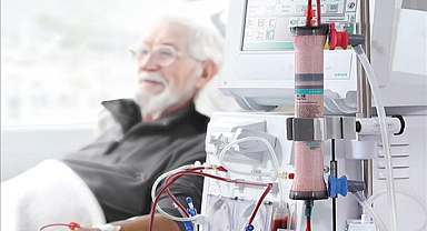 PROF. DR. ÜSTÜNDAĞ BÖBREK NAKİLLERİNDEKİ YETERSİZLİĞE DİKKAT ÇEKTİ