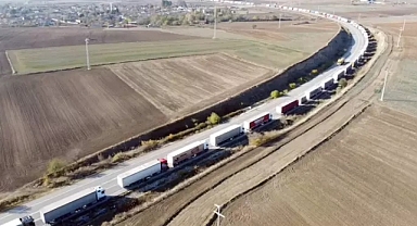 Sınır kapılarında sistem güncellendi, Hamzabeyli'de 25 kilometre TIR kuyruğu oluştu