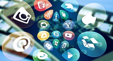 Sosyal Medyada Vakit Geçirmek: Zaman Kaybı mı, Sağlık İçin Risk mi?