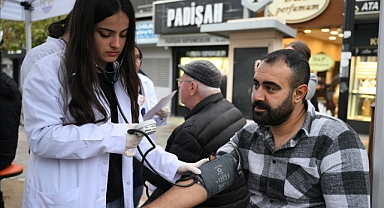 TRAKYA ÜNİVERSİTESİNDEN SARAÇLAR CADDESİNDE TANSİYON VE ŞEKER TARAMASI