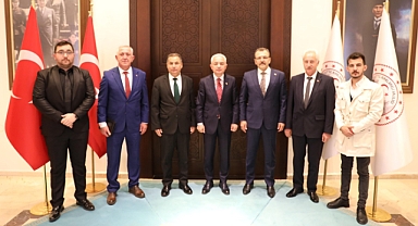 Türk Sağlık-Sen Genel Başkan Yardımcıları, Vali Uğur Turan'ı Ziyaret Etti