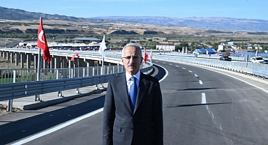 YOLLARA MOTORCU DOSTU BARİYER