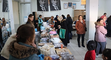 Büyükkarıştıran Belediye Başkanı Ertuğrul Çamlıca, Okul Aile Birliği Kermesine Katıldı