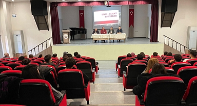 EĞİTİM FAKÜLTESİNDE DEKAN-ÖĞRENCİ BULUŞMASI